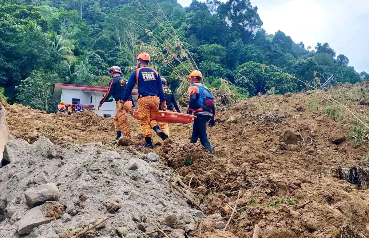 Filipinler\'deki toprak kayması sonucu ölü sayısı 54\'e yükseldi