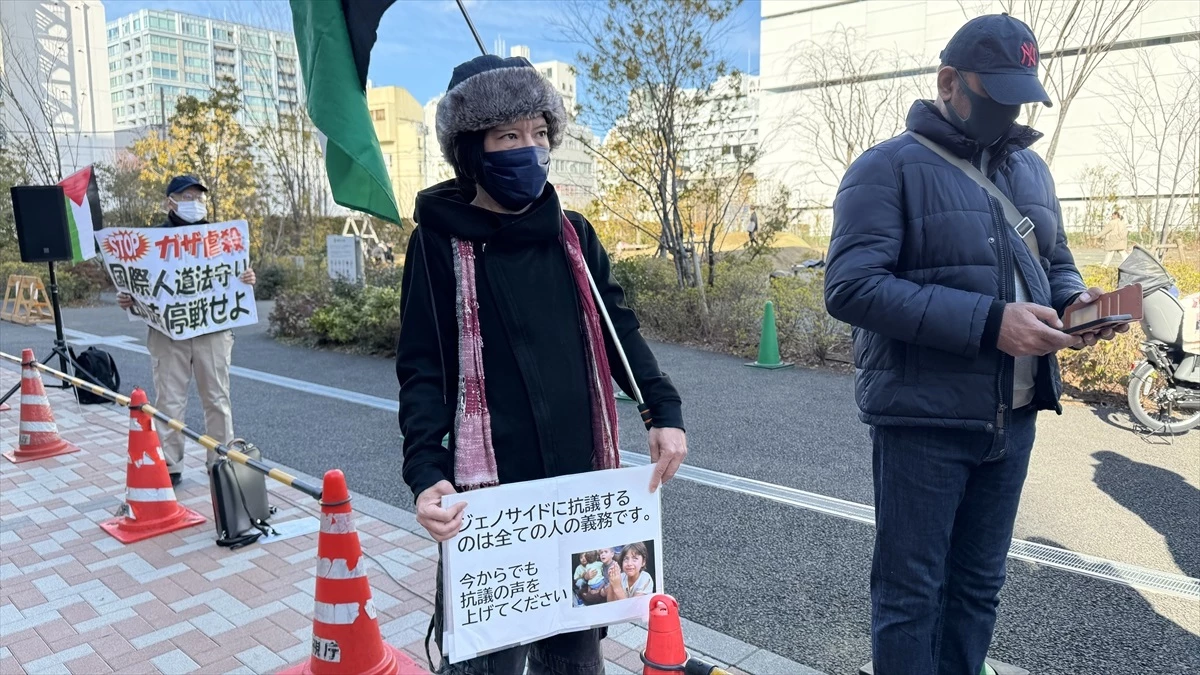 Japonya\'da İsrail Büyükelçiliği Yakınında Gazze Protestosu