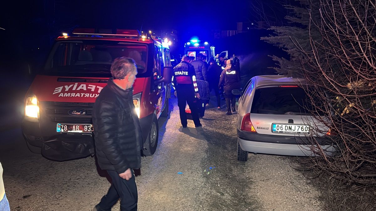 Karabük\'te Otomobil Devrildi, Sürücü Yaralandı
