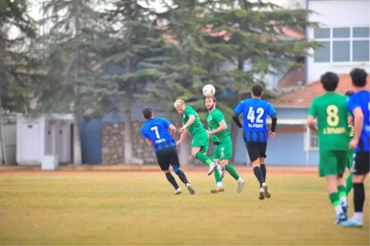 Kırşehir Futbol Spor Kulübü, Karacabey Belediyespor\'a 1-0 mağlup oldu