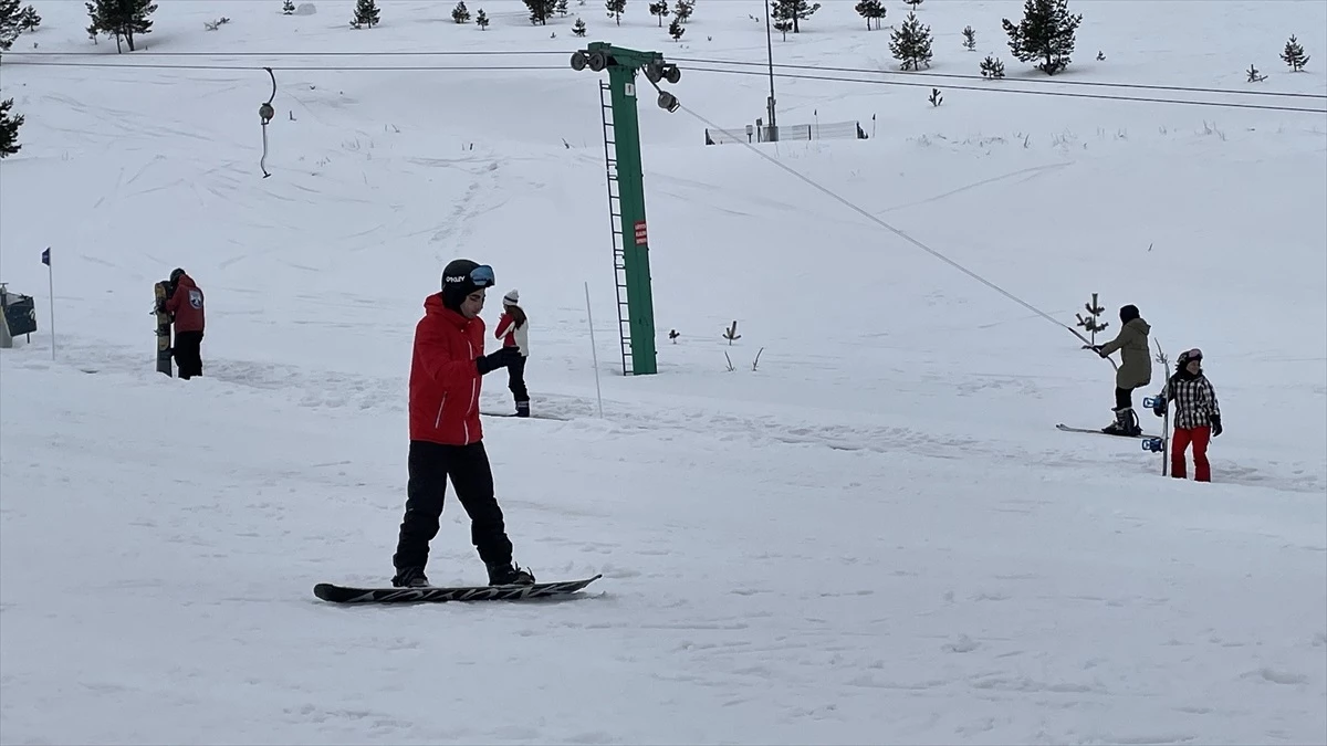 Kartalkaya Kayak Merkezi Tatilcilerin Akınına Uğradı