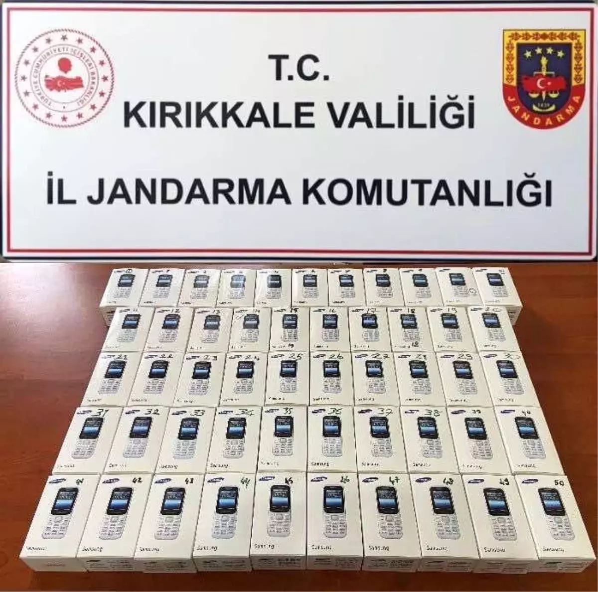 Kırıkkale\'de Yapılan Yol Uygulamasında 51 Adet Kaçak Cep Telefonu Ele Geçirildi