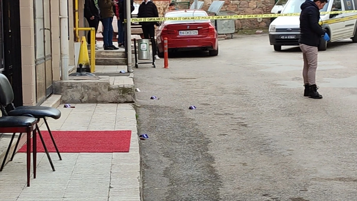 Konya\'da silahlı saldırı sonucu yaralanan kişi hastaneye kaldırıldı