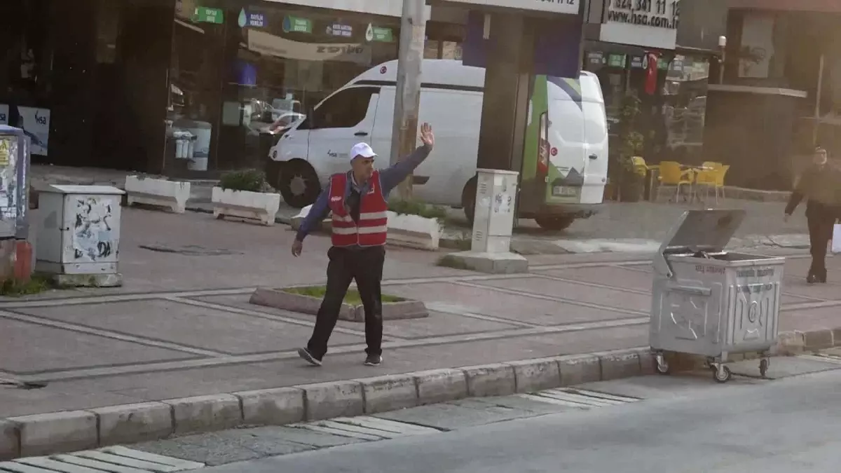 Mersin Yenişehir Belediye Başkanı Abdullah Özyiğit, Yenişehir\'in Gelişimini ve İlkelerine Bağlılığını Vurguladı