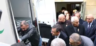 CHP Genel Başkanı Özgür Özel, eski İstanbul Milletvekili Celal Dinçer'in kayınpederinin cenazesine katıldı