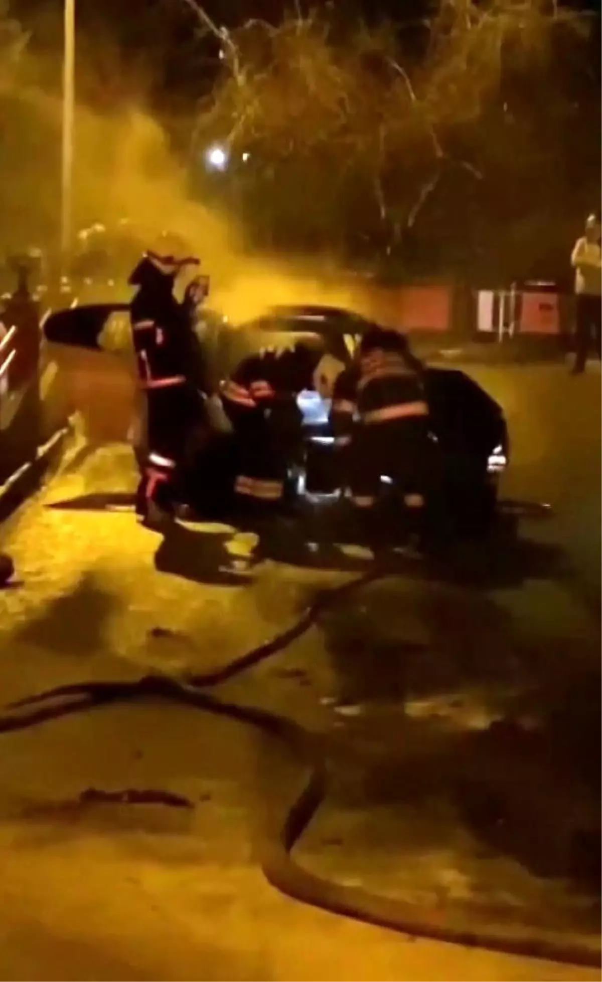 Eskişehir\'de park halindeki otomobilde çıkan yangın söndürüldü