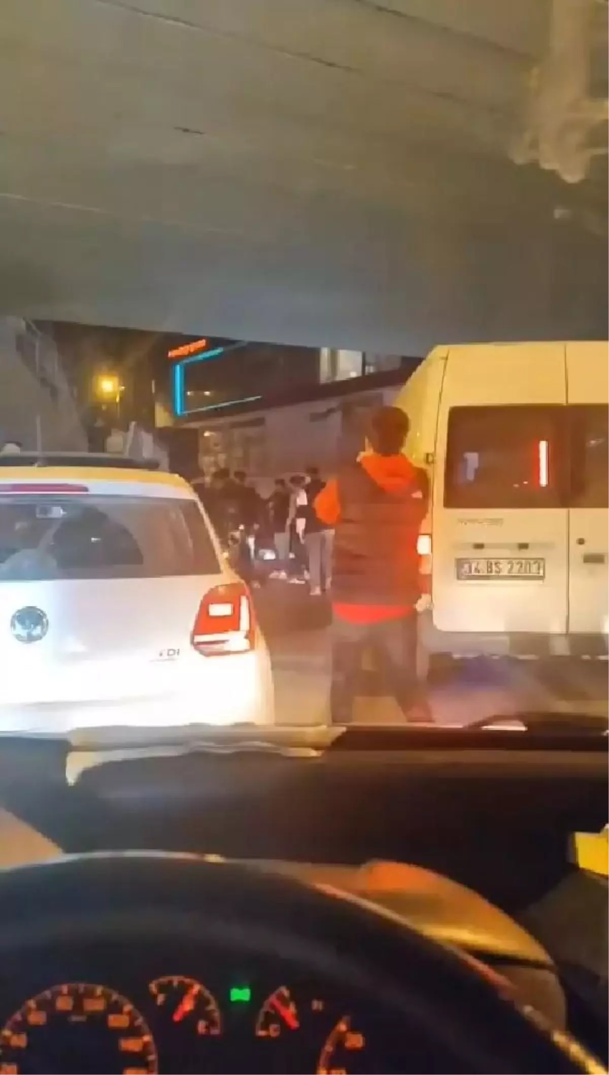 Pendik\'te Asker Eğlencesi Trafiği Felç Etti