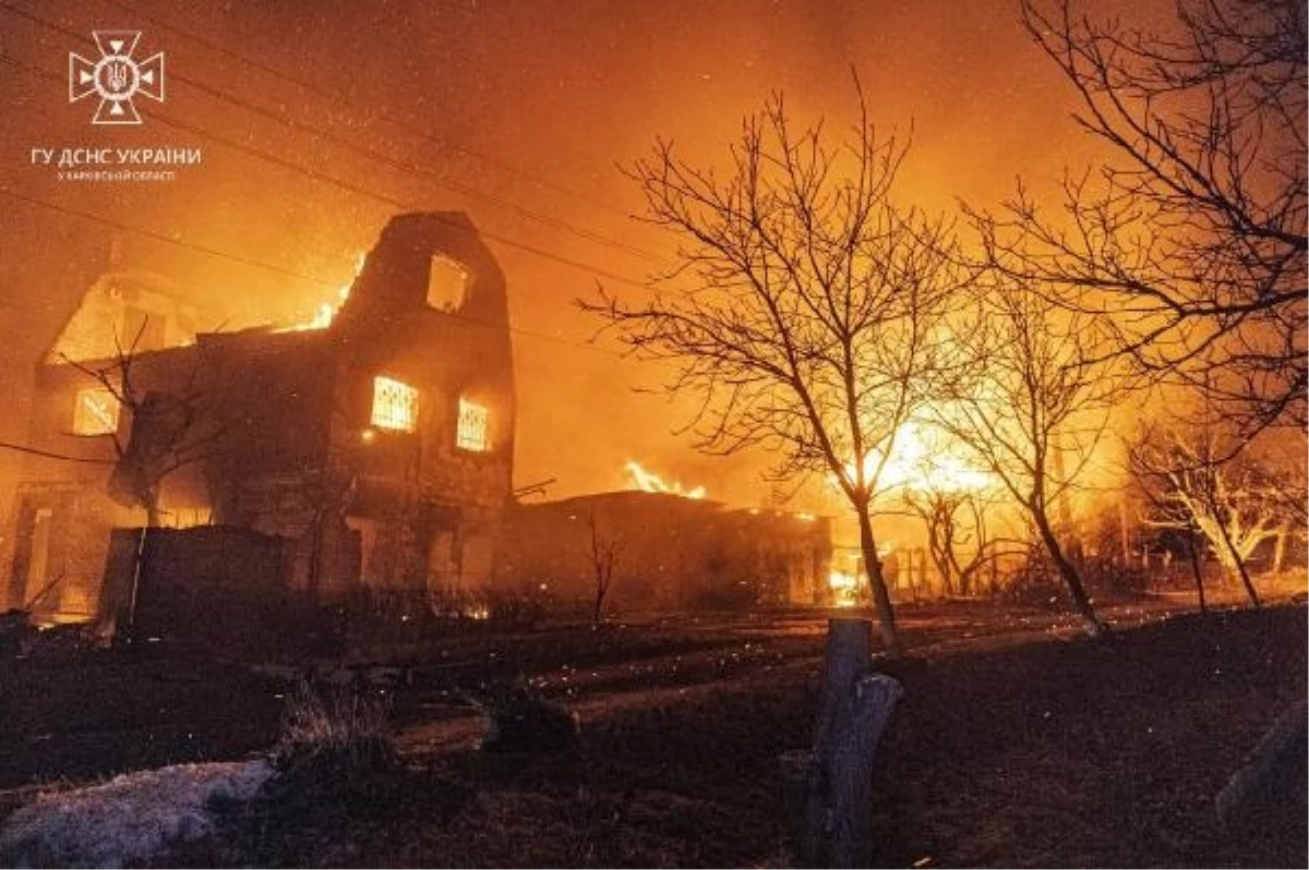 Ukrayna Devlet Başkanı Zelenski, Rusya\'nın Harkiv\'e düzenlediği saldırıda 5 kişinin hayatını kaybettiğini açıkladı