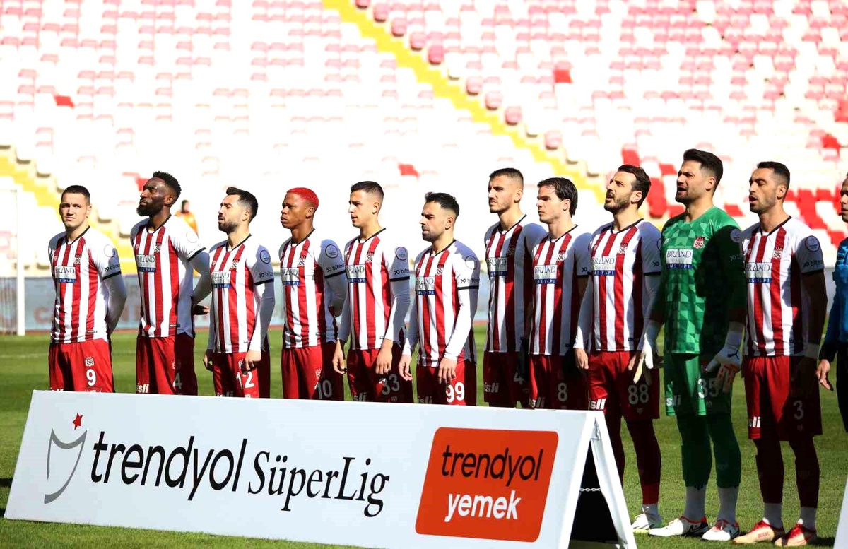 Sivasspor, Çaykur Rizespor\'u 1-0 mağlup ederek 8. galibiyetini aldı