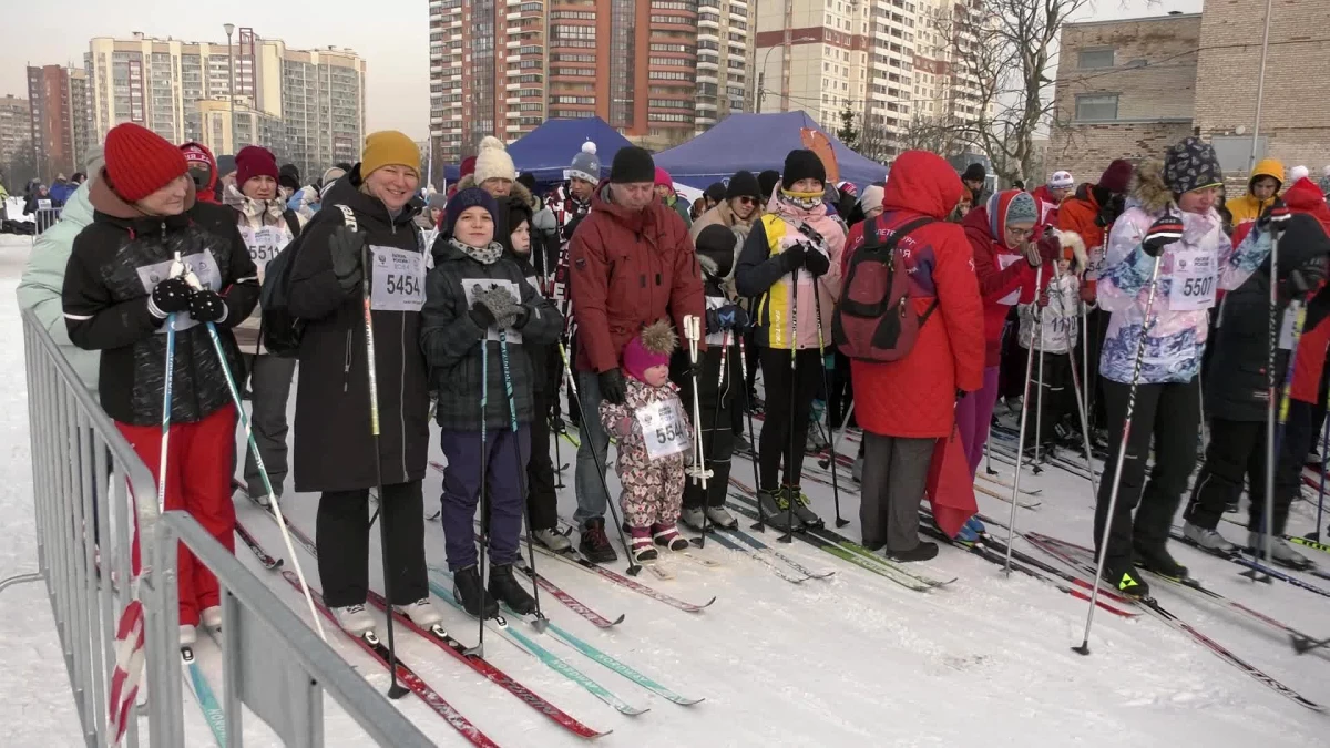 Rusya\'da Binlerce Kayak Sporcusu ve Meraklısı Yarıştı