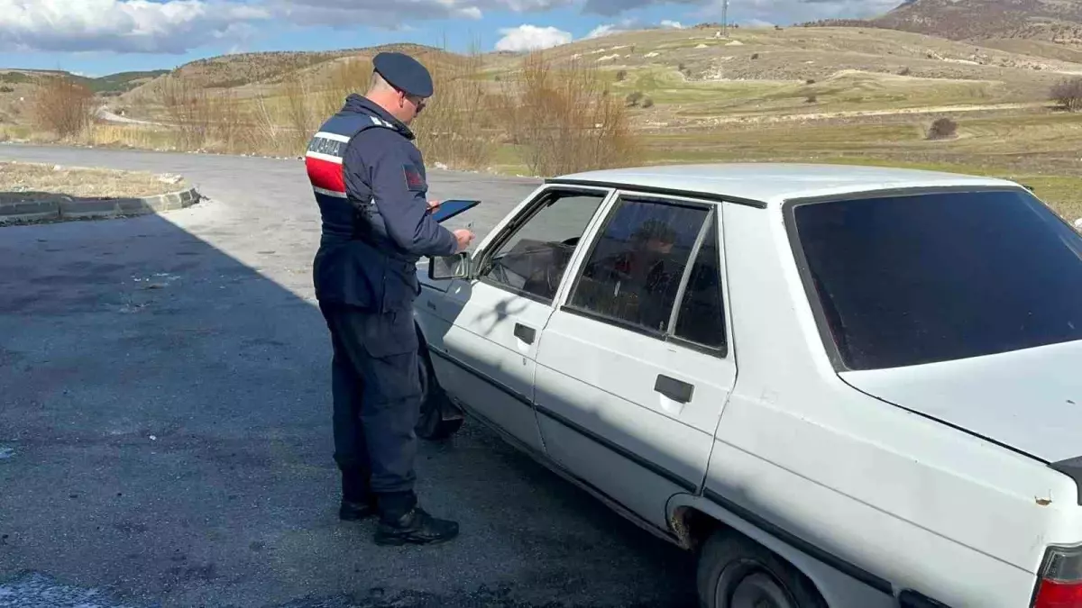 Afyonkarahisar\'da Jandarma Ekipleri Tarafından Dron Destekli Trafik Denetimi Yapıldı