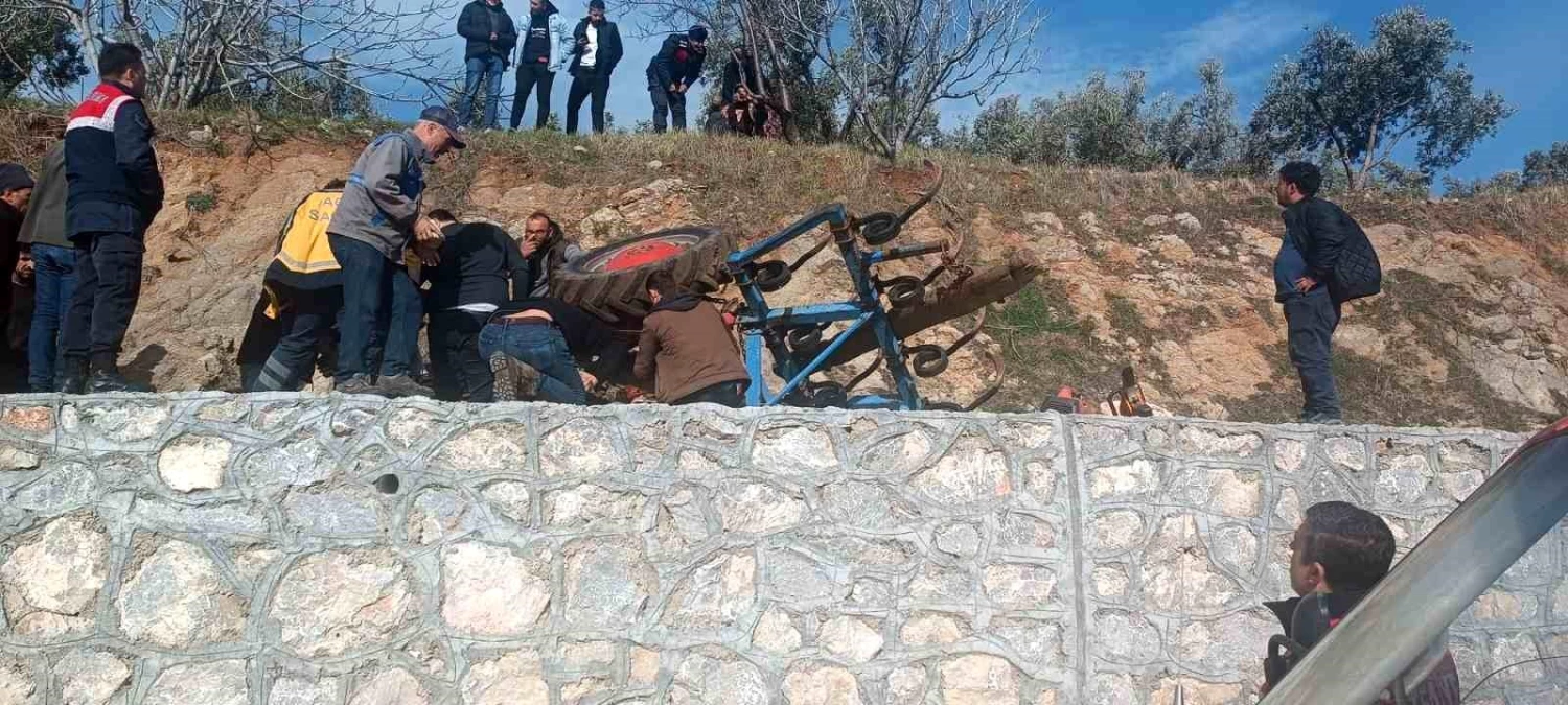 Çanakkale\'de traktör devrildi, sürücü hafif yaralandı