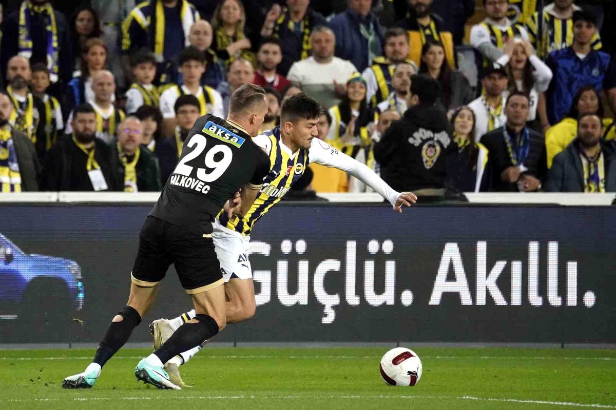 Trendyol Süper Lig: Fenerbahçe: 0 Alanyaspor: 1 (Maç devam ediyor)