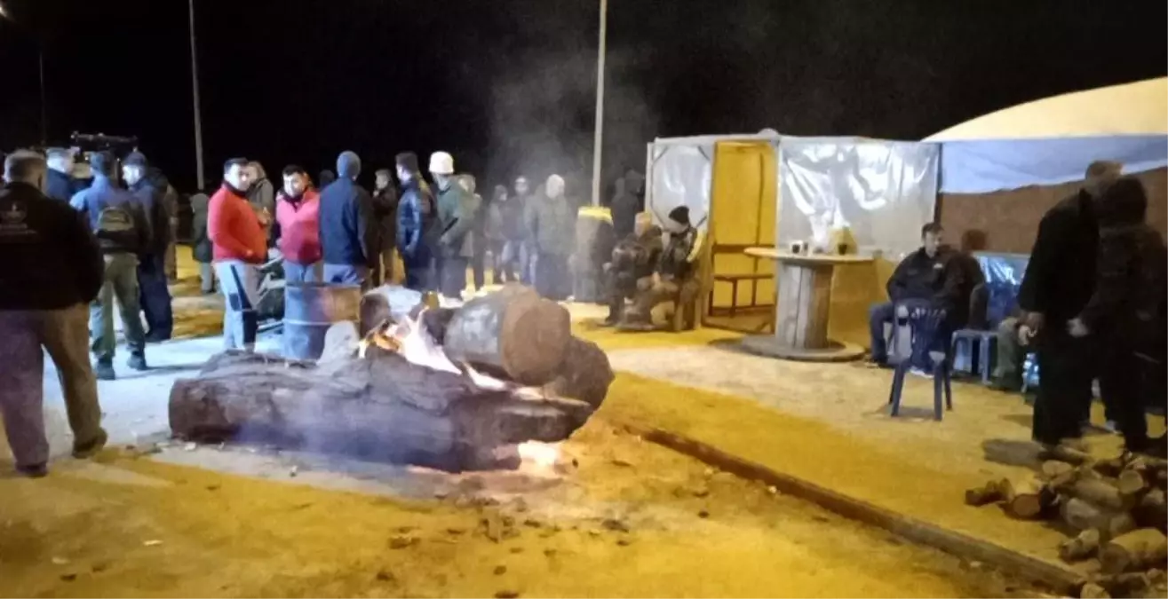 Yunan Çiftçiler Kastanies-Evros Yolunu Protesto Etti