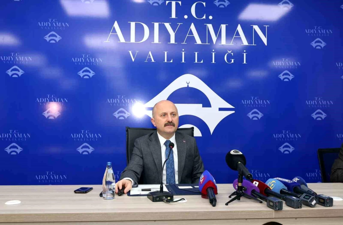 Adıyaman Valisi Osman Varol, yabancı basın mensuplarına deprem çalışmalarını anlattı