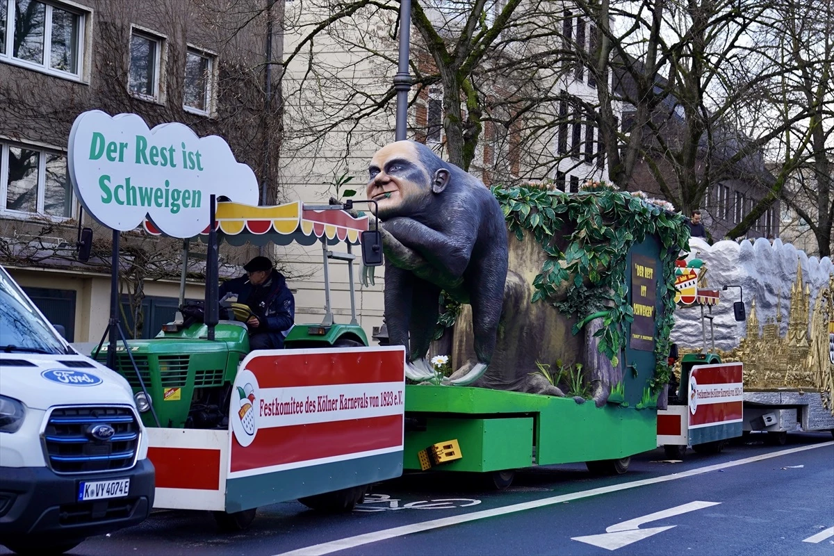 Almanya\'da Rosenmontag Karnavalı Kutlamaları