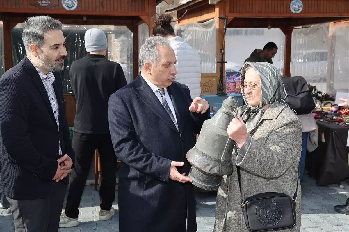 Kayseri\'de Antika Pazarında Bulunan Bakır Güğüm Duygusal Anlara Sahne Oldu