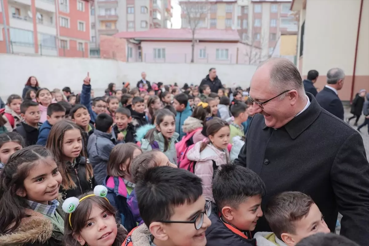 Sivas Belediye Başkanı, öğrencinin seçim vaadini yerine getirdi