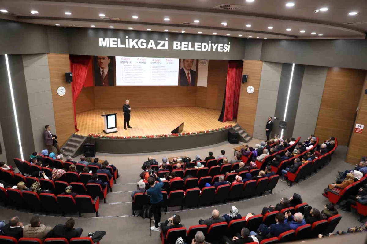 Melikgazi Belediye Başkanı Doç. Dr. Mustafa Palancıoğlu İlçe Teşkilatı ve Mahalle Başkanlarıyla Bir Araya Geldi