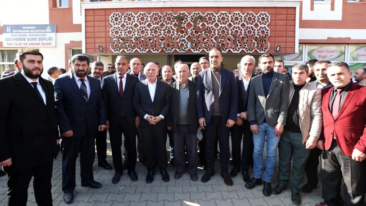 Erzurum Büyükşehir Belediye Başkanı Mehmet Sekmen Uzundere ilçesine çıkarma yaptı