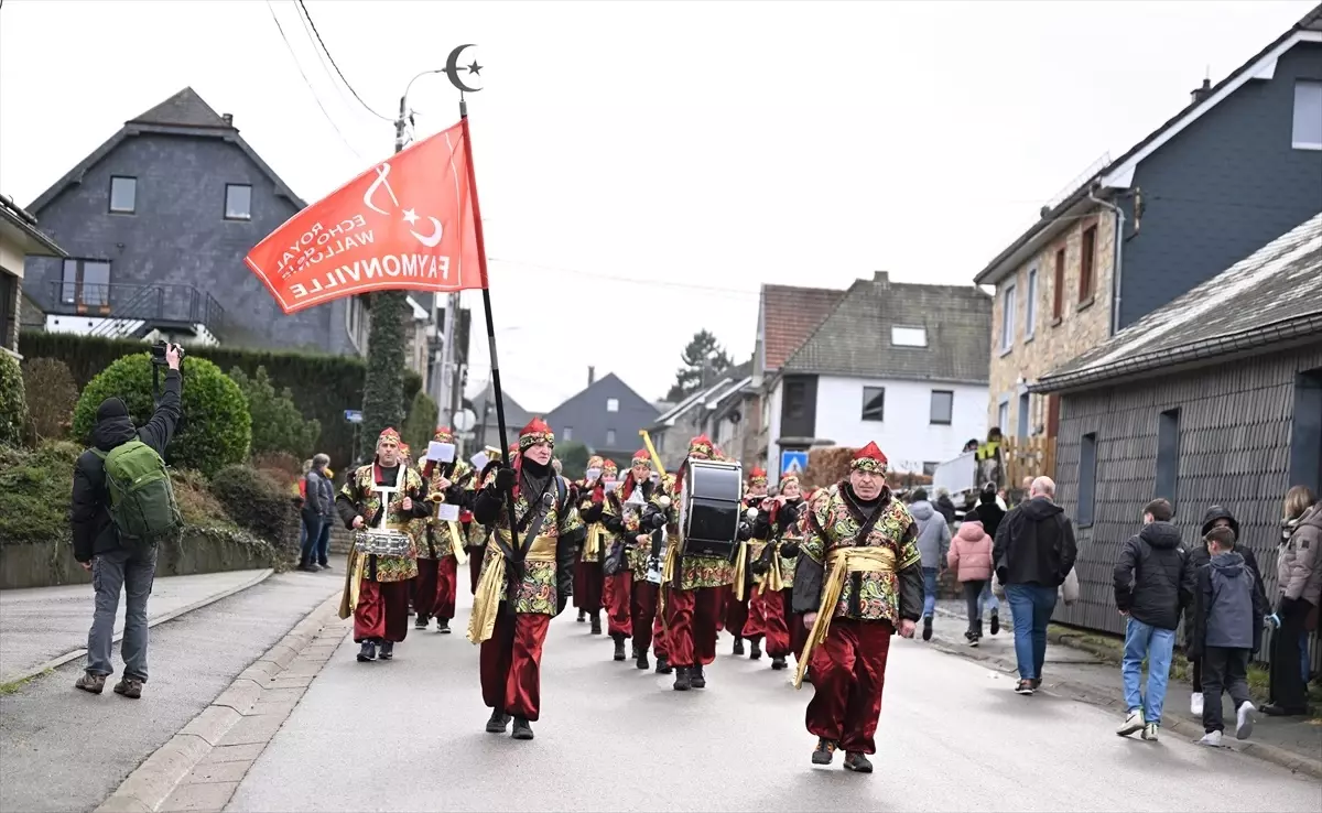 Belçika\'nın Türk köyünde renkli karnaval