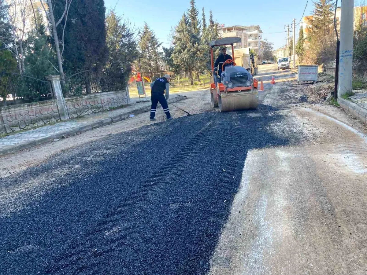 Adıyaman Belediyesi Şehir Genelinde Kaldırım Düzenleme ve Yol Onarım Çalışmalarına Devam Ediyor