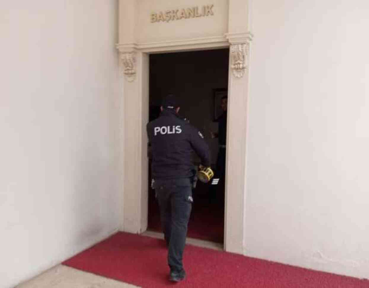 Belediyedeki saldırıdan yeni detaylar! Başkan olayın iç yüzünü anlattı, zanlının ilk ifadesi ortaya çıktı Belediyedeki saldırıdan yeni detaylar! Başkan olayın iç yüzünü anlattı, zanlının ilk ifadesi ortaya çıktı