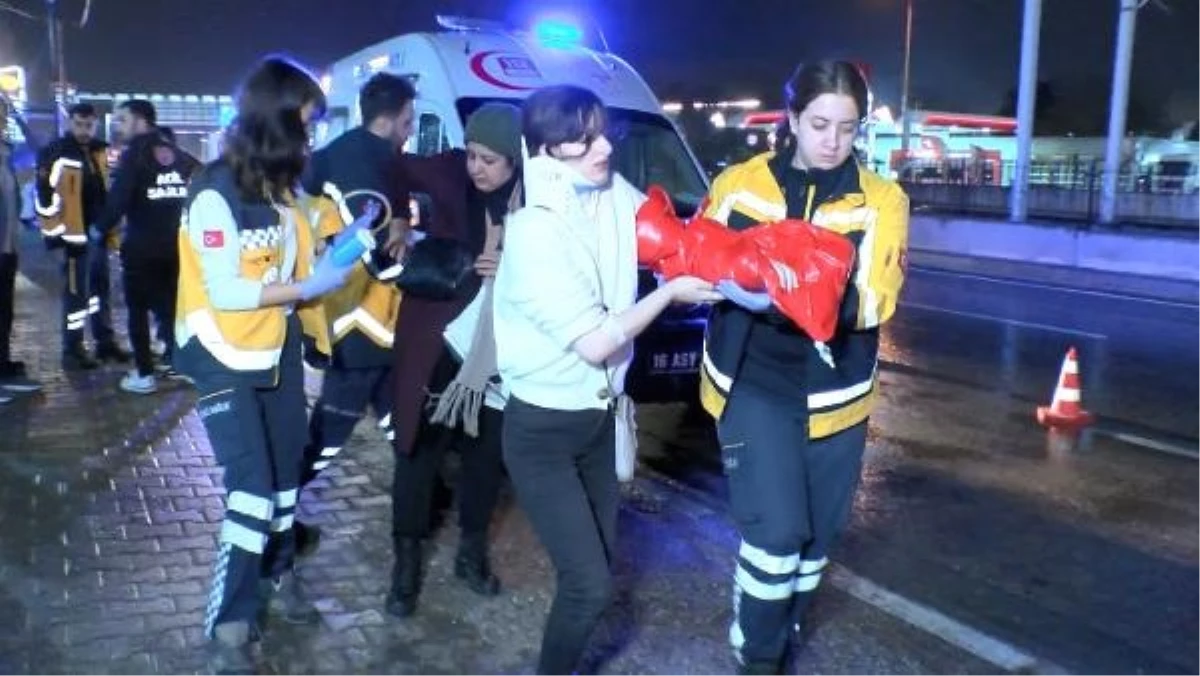 Bursa\'dan İstanbul\'a tur otobüsü kazası: 10 turist yaralandı