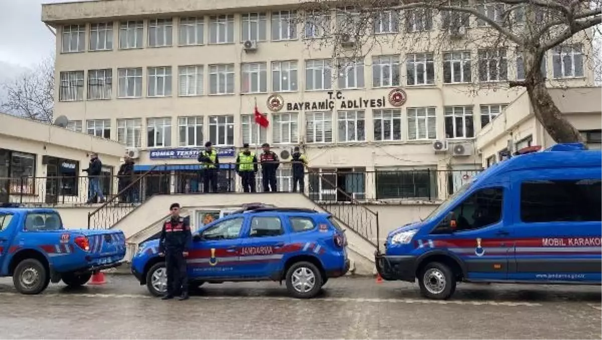 Çanakkale\'de Motosikletli İki Kişi Pompalı Tüfekle Öldürüldü