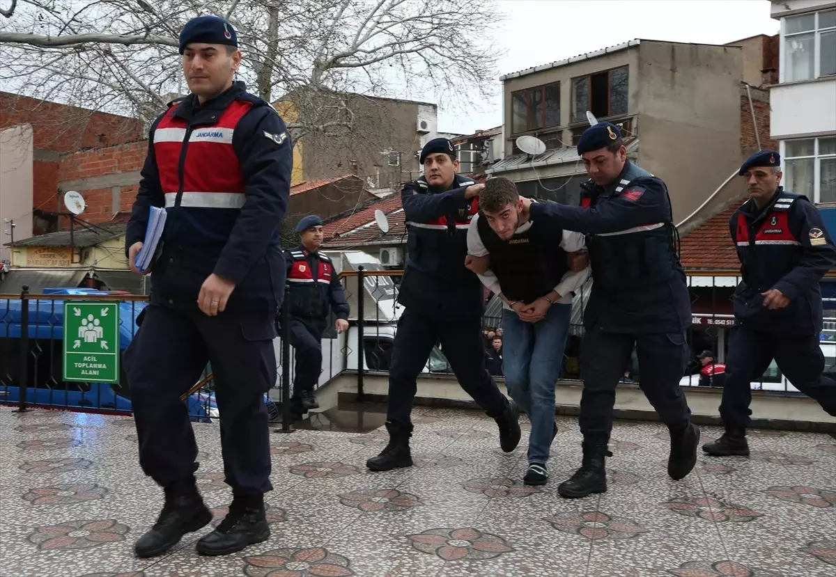 Çanakkale\'de Motosikletli 2 Kişi Av Tüfeğiyle Vurularak Hayatını Kaybetti