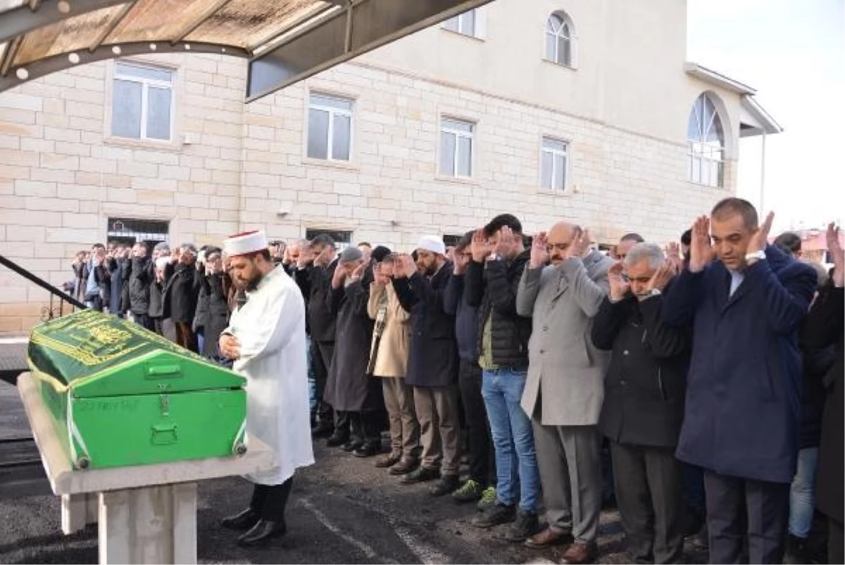 Erzurum\'da çığ altında kalan iş makinesi operatörü hayatını kaybetti