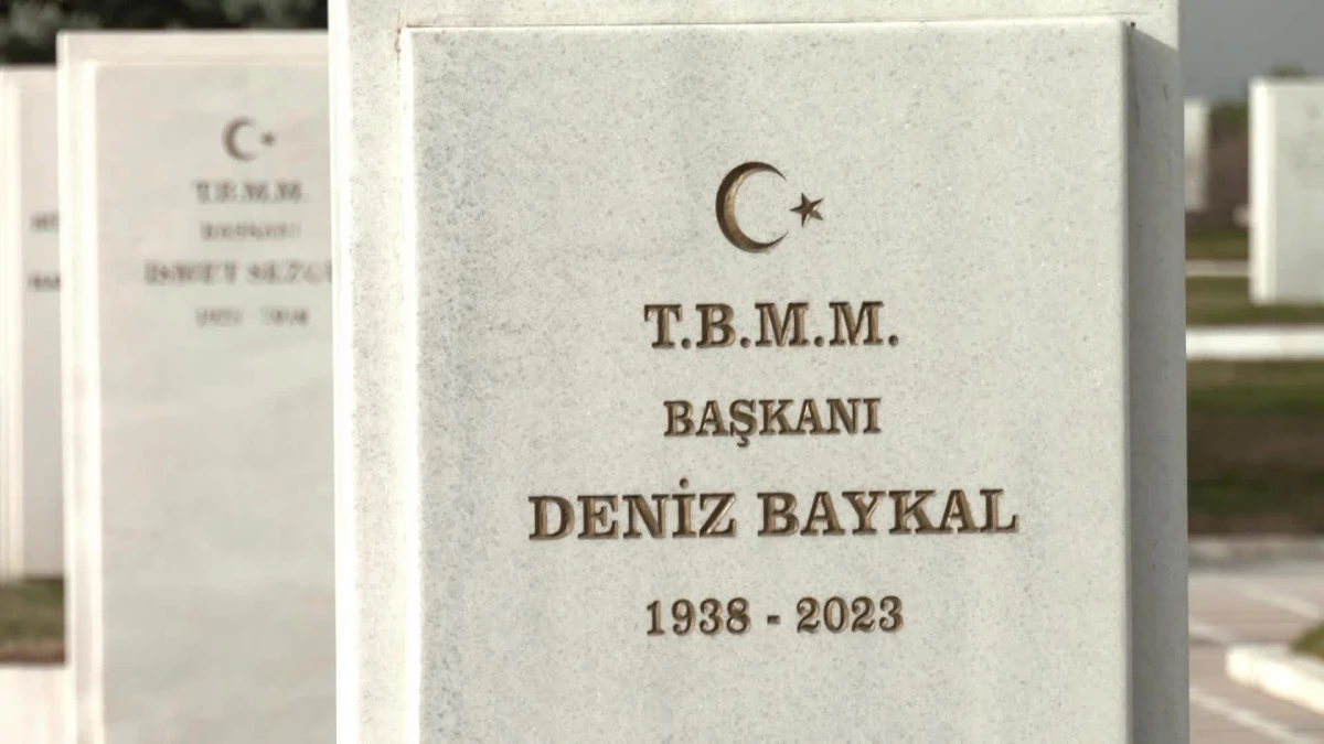 CHP 4. Genel Başkanı Deniz Baykal\'ın Vefatının Yıl Dönümünde Anma Töreni Düzenlendi