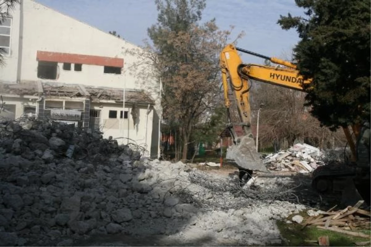 Diyarbakır\'da Eski Hastane Yıkımına Başlandı