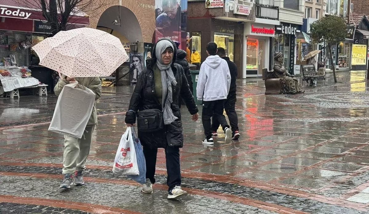 Edirne ve Kırklareli\'nde sağanak hayatı olumsuz etkiliyor