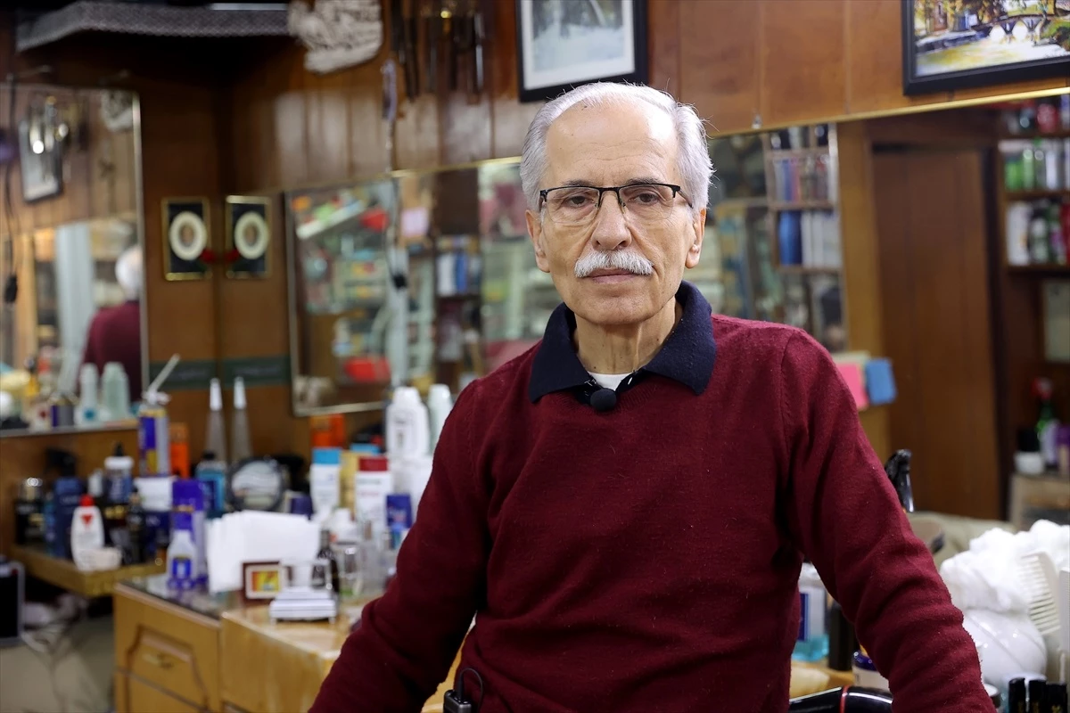 Edirneli berber Latif Zöngür, yarım asırdır değiştirmediği dükkanında müşterilerine hizmet veriyor