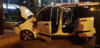 Ehliyetsiz sürücü kontrolden çıkıp üst geçidin ayağına çarptı