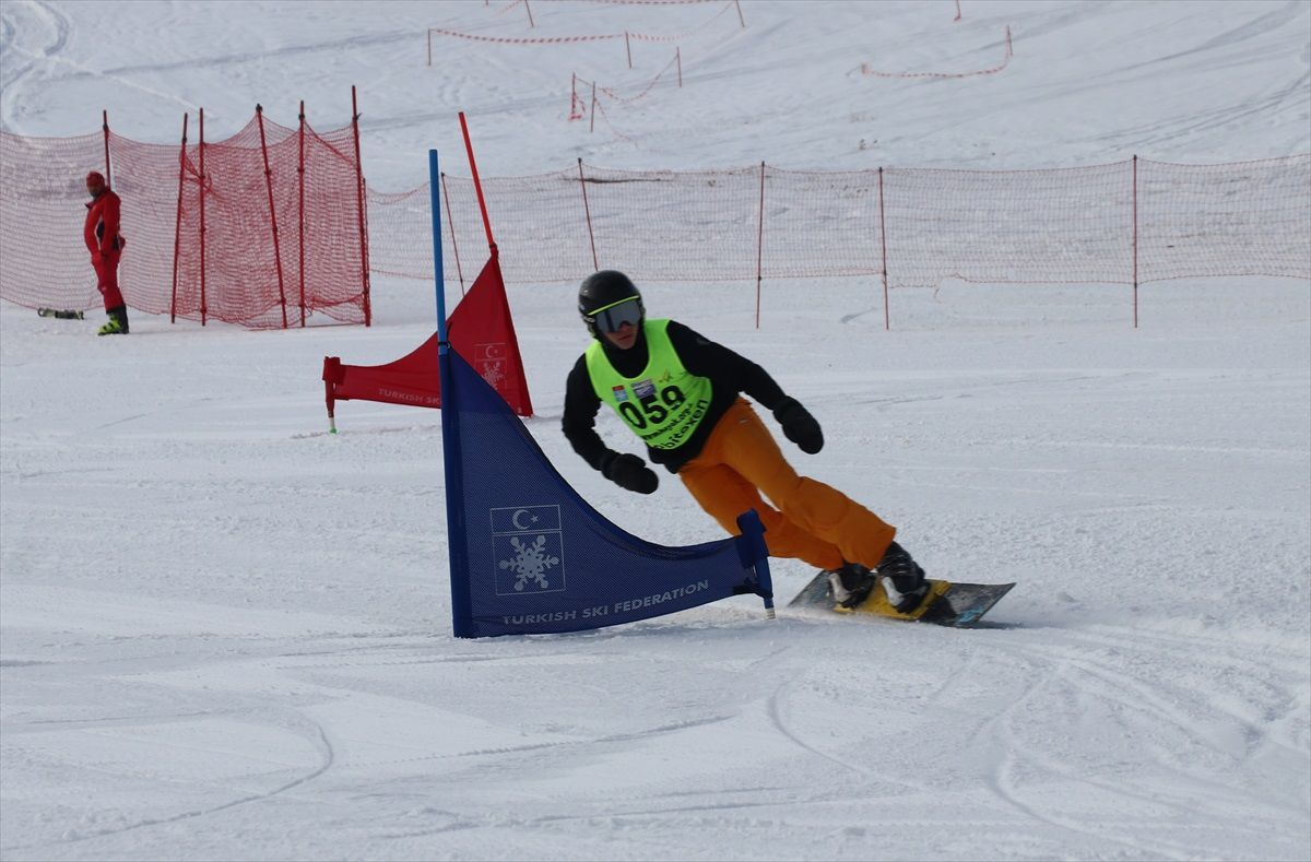 Erzincan\'da düzenlenen Snowboard 2. Etap Türkiye Şampiyonası başladı