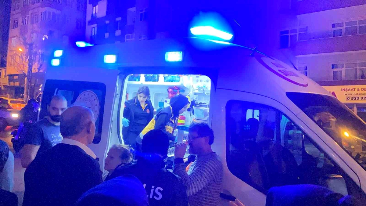 Gebze\'de Apartman Yangınında 5 Kişi Hastaneye Kaldırıldı