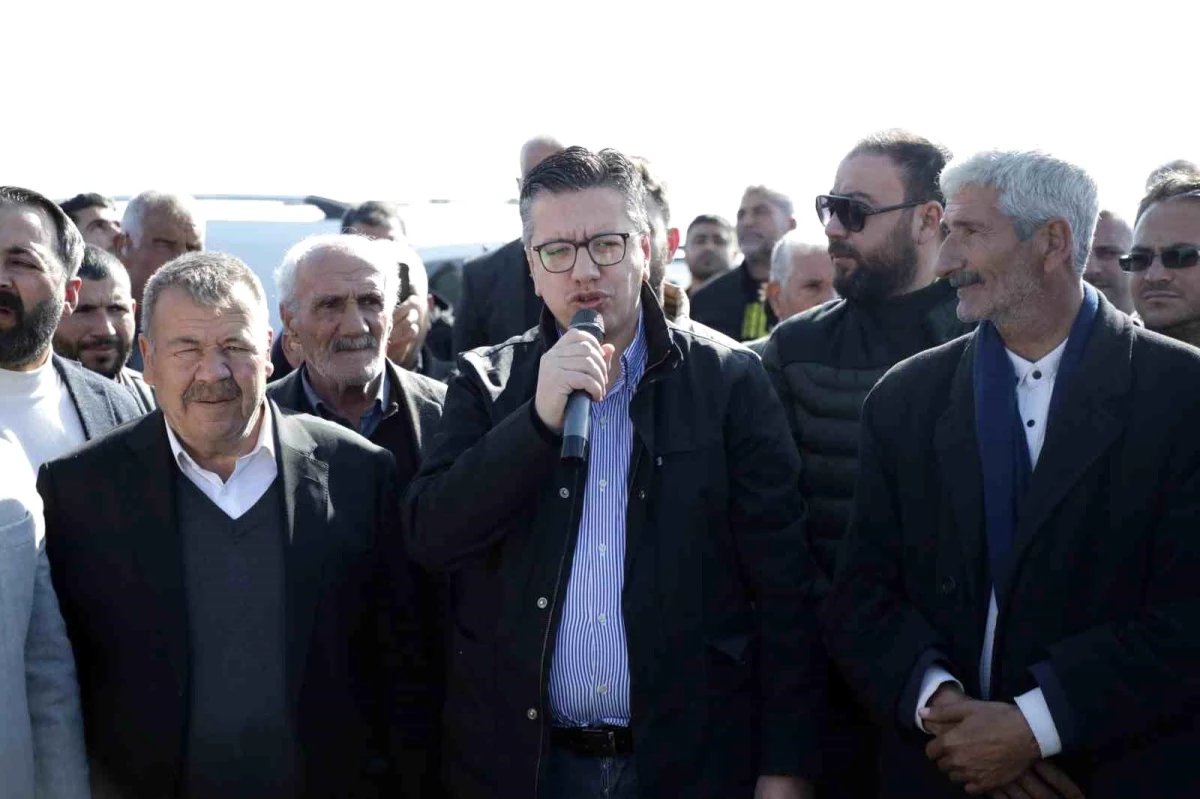Halfeti Belediye Başkanı Şeref Albayrak, çiftçilerle bir araya geldi