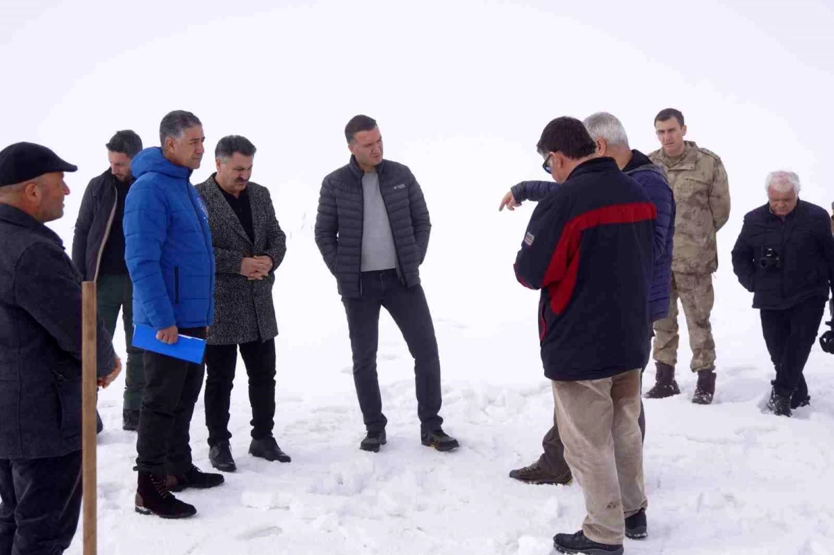 Muş\'un Varto Kaymakamı ve Belediye Başkan Vekili Hamurpet Gölleri için proje hazırlıyor