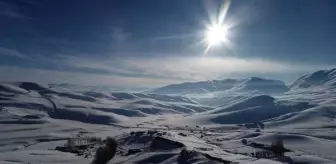 Van'da etkili olan kar yağışı havzaya can suyu oldu