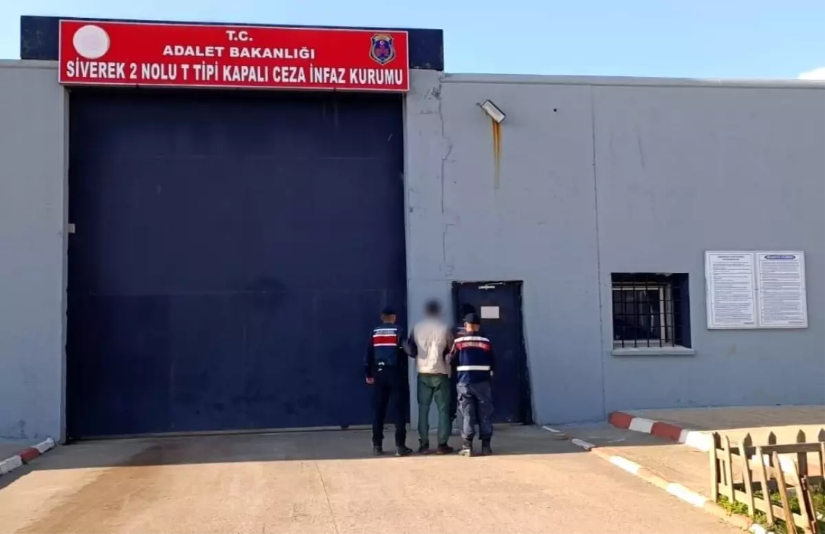 Adıyaman İl Jandarma Komutanlığı, 10 yıl hapis cezası bulunan şahsı yakaladı