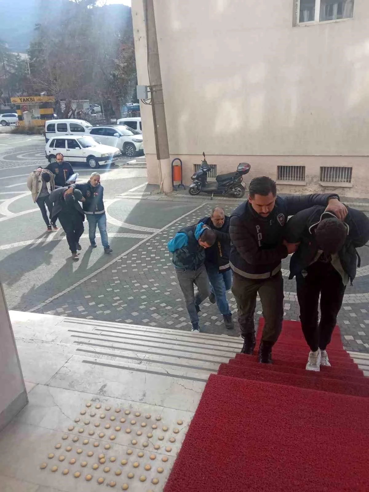 Akşehir\'de uyuşturucu ve kaçak içki operasyonu: 1 kişi tutuklandı