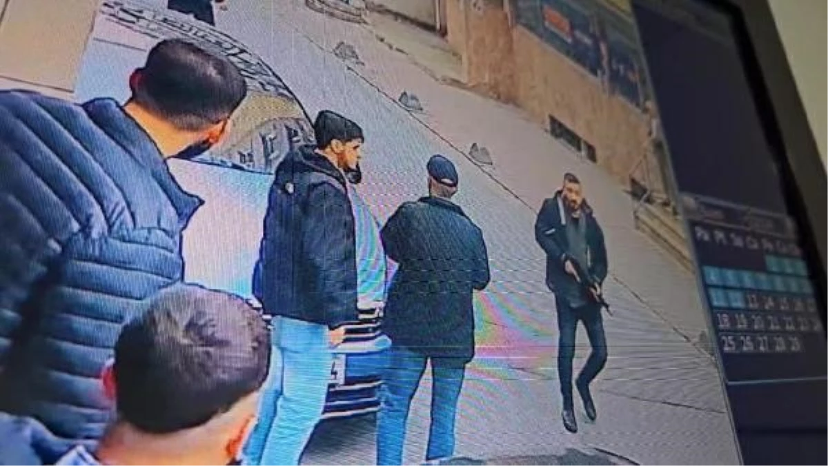 AK Parti Küçükçekmece Belediye Başkan Adayı Aziz Yeniay\'ın Mardinliler Buluşması\'nda silahlı saldırı