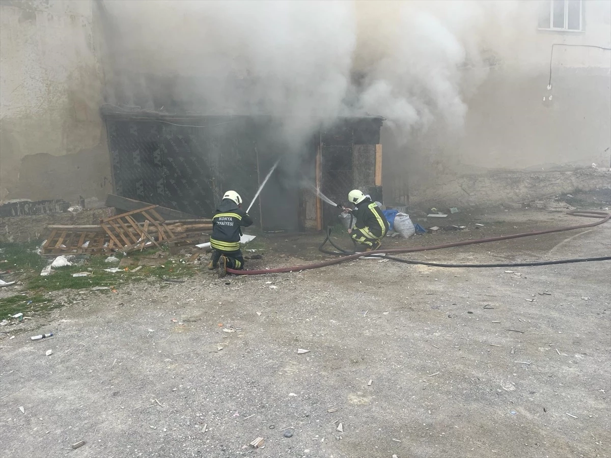 Konya\'da apartmanın bitişiğindeki kömürlükte çıkan yangın söndürüldü