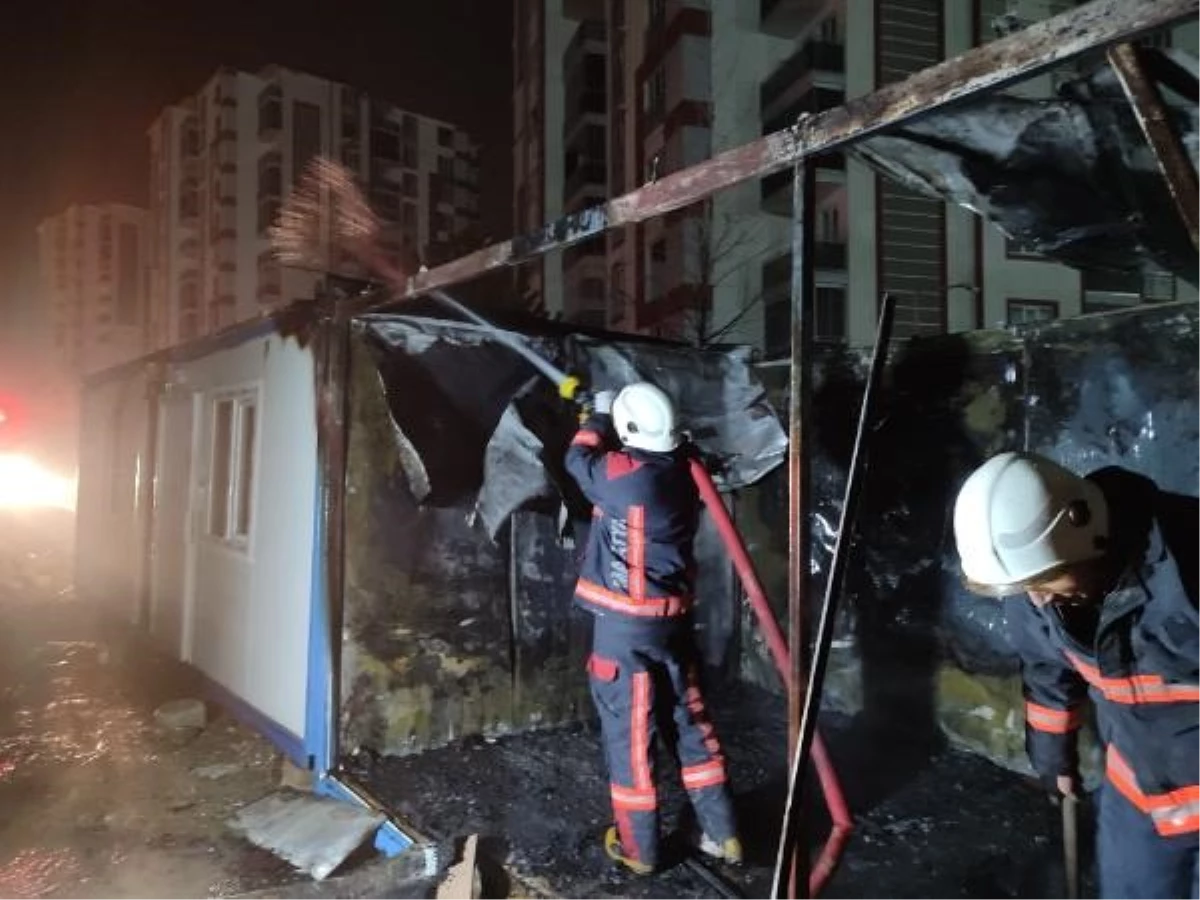 Malatya\'da inşaattaki konteynerde çıkan yangın söndürüldü