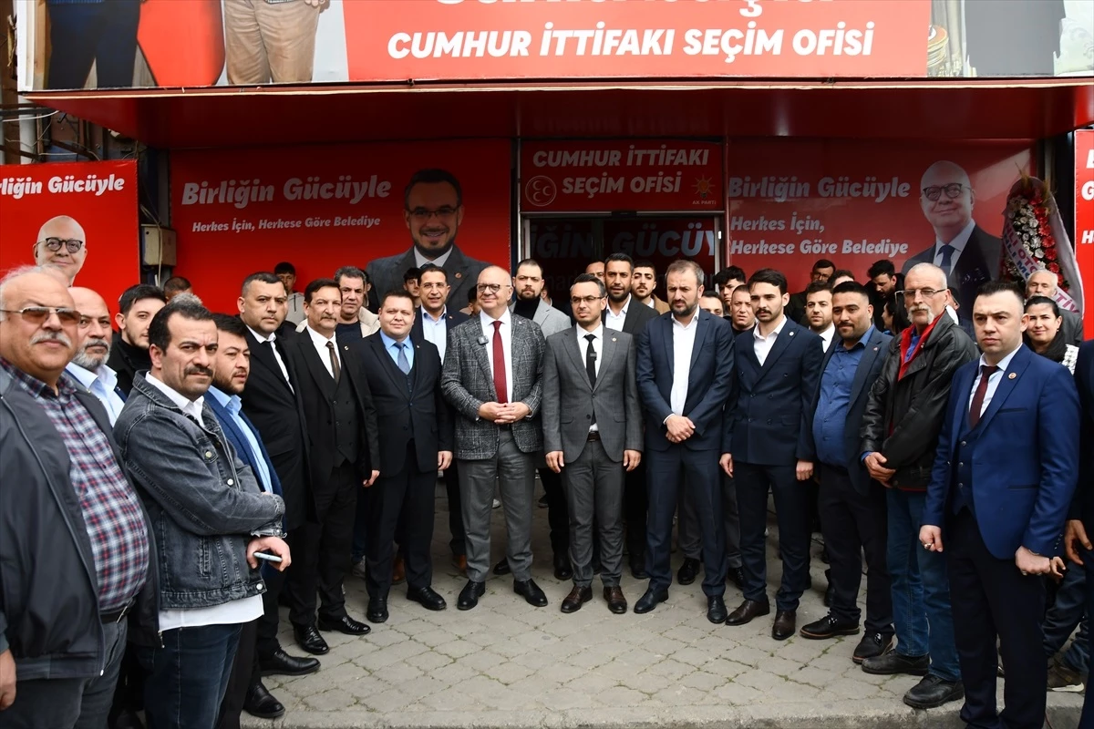 Cumhur İttifakı\'nın MHP\'li Manisa Büyükşehir Belediye Başkan adayı Cengiz Ergün Turgutlu\'da ziyaretlerde bulundu