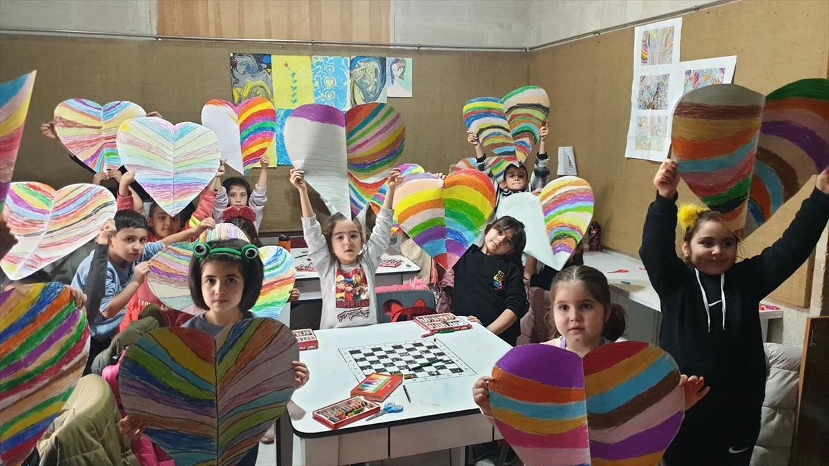 Nevşehir Belediyesi Gönüllü Eğitim Merkezi\'nde İlkokul Öğrencilerine Ücretsiz Kurs Başladı