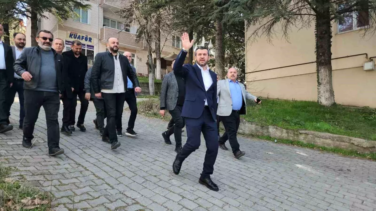 AK Parti Karabük Belediye Başkan Adayı Özkan Çetinkaya, 100. Yıl Mahallesi\'ni Ziyaret Etti