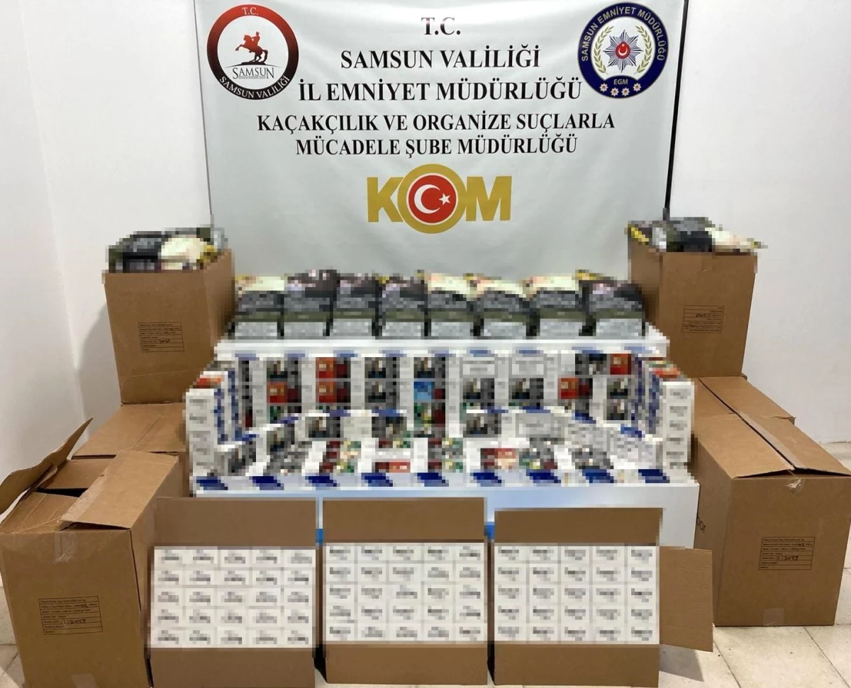 Samsun\'da KOM polisi tarafından düzenlenen operasyonda 50 bin adet makaron ve 100 kilo sahte bandrollü tütün ele geçirildi
